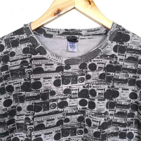 Boom Box T shirt - Picture 2 of 7